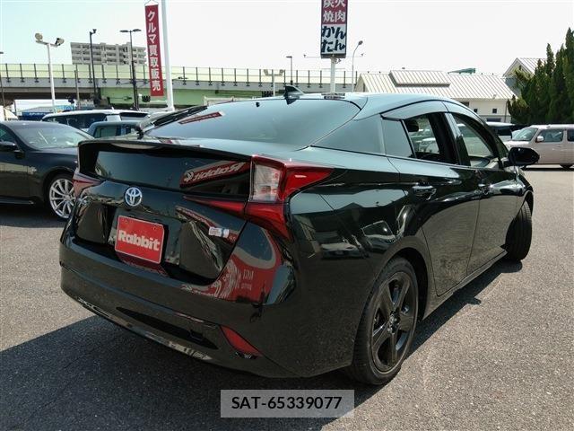 Toyota PRIUS 2021-09 8209604-12