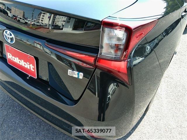 Toyota PRIUS 2021-09 8209604-13