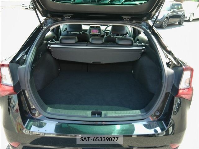 Toyota PRIUS 2021-09 8209604-14