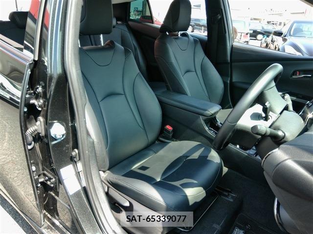 Toyota PRIUS 2021-09 8209604-15