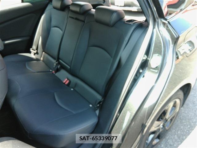 Toyota PRIUS 2021-09 8209604-17
