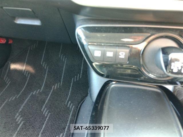 Toyota PRIUS 2021-09 8209604-29