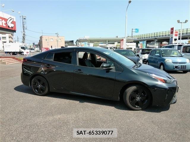 Toyota PRIUS 2021-09 8209604-5