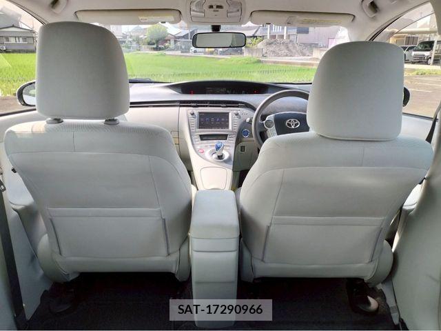Toyota PRIUS 2012-03 8209651-11