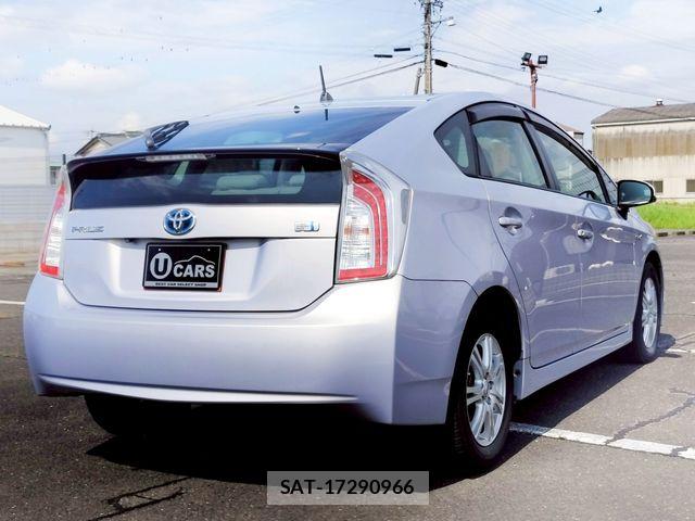 Toyota PRIUS 2012-03 8209651-1