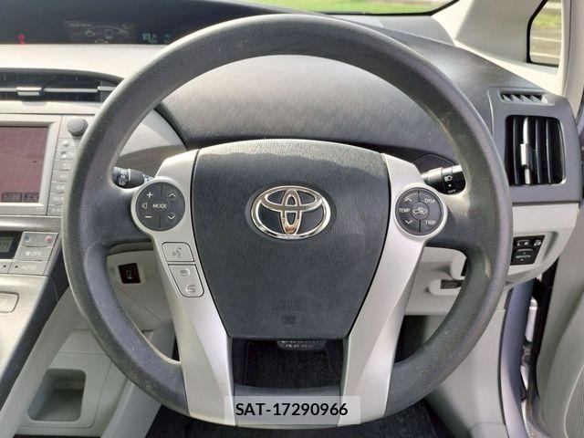 Toyota PRIUS 2012-03 8209651-20