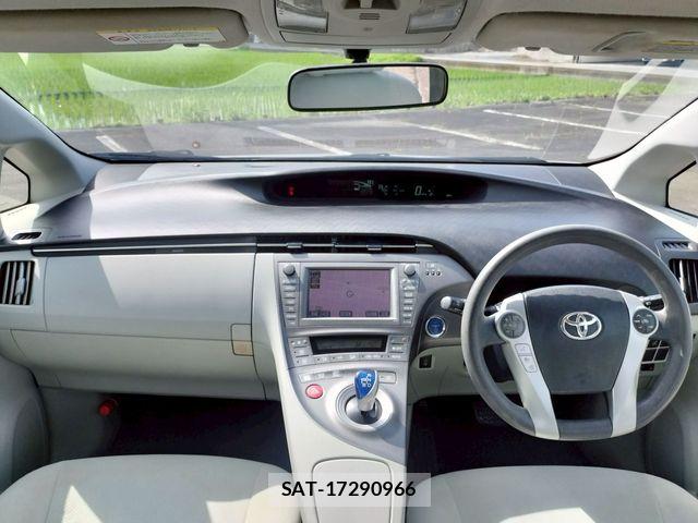 Toyota PRIUS 2012-03 8209651-2