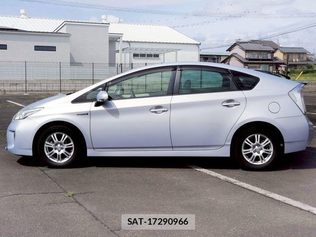Toyota PRIUS 2012-03 8209651-3