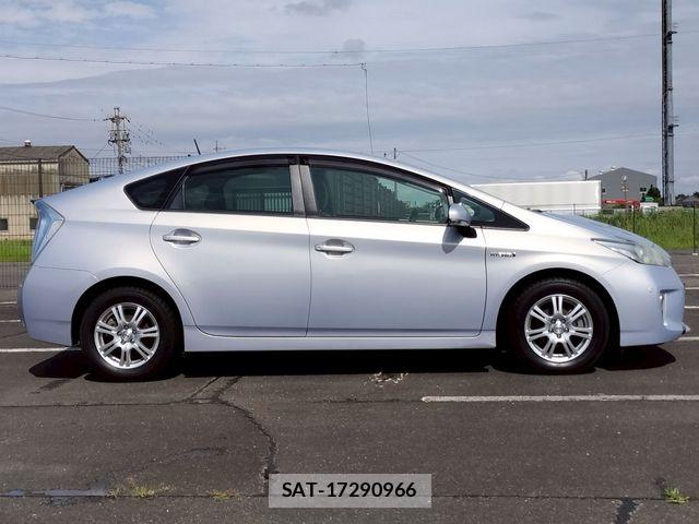 Toyota PRIUS 2012-03 8209651-4