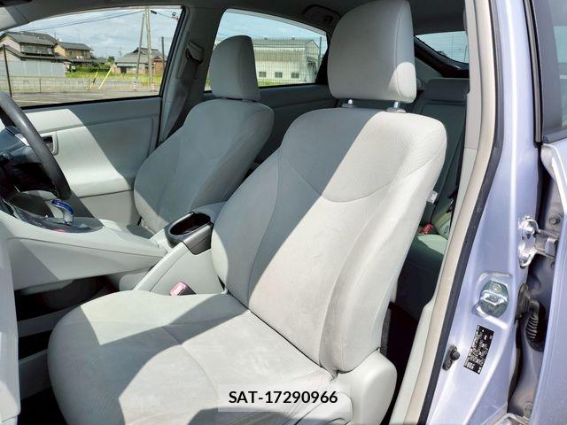 Toyota PRIUS 2012-03 8209651-6