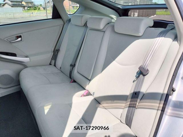 Toyota PRIUS 2012-03 8209651-8
