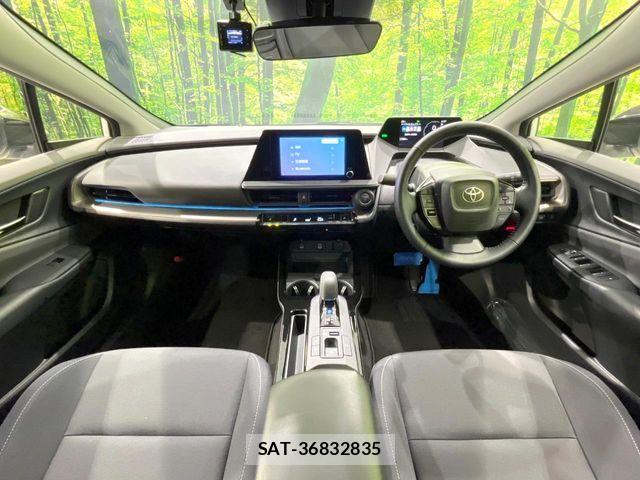 Toyota PRIUS 2024-09 8209581-1