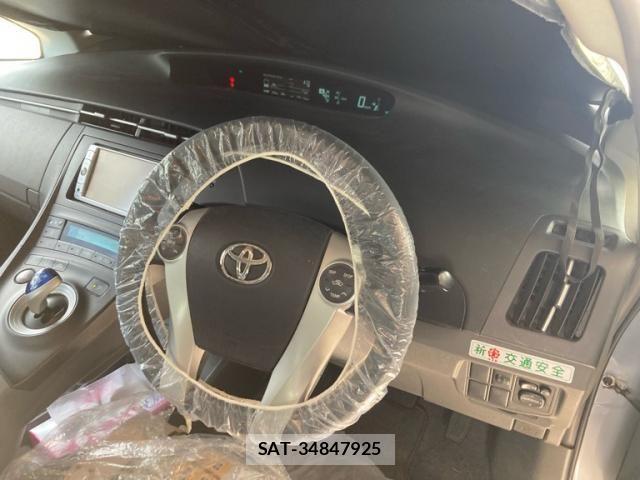 Toyota PRIUS 2010-01 8209664-10