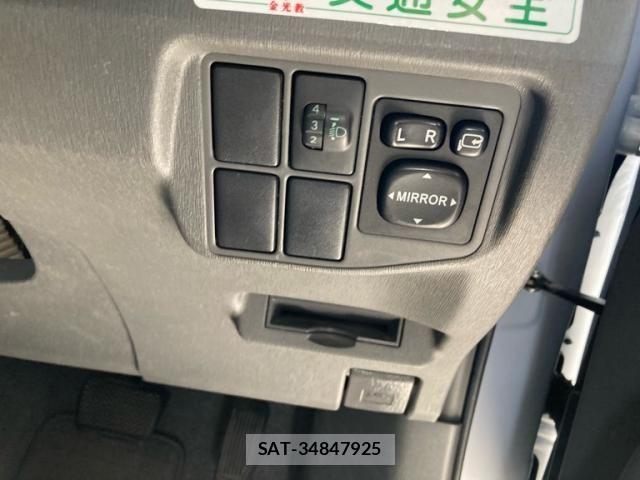 Toyota PRIUS 2010-01 8209664-11