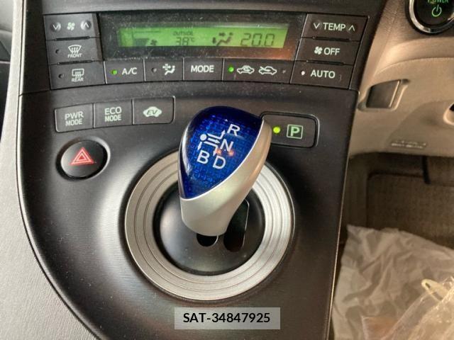 Toyota PRIUS 2010-01 8209664-16