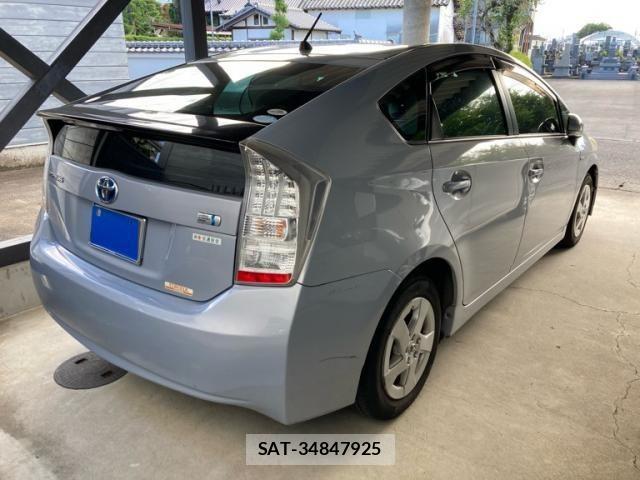 Toyota PRIUS 2010-01 8209664-3