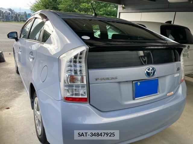 Toyota PRIUS 2010-01 8209664-4