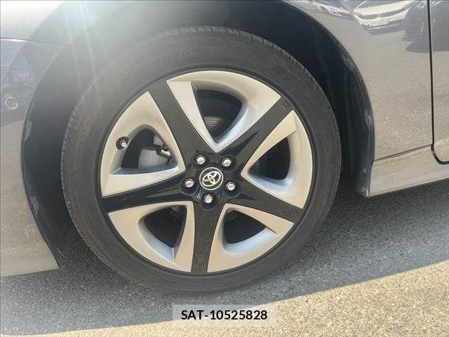 Toyota PRIUS 2019-03 8209601-12