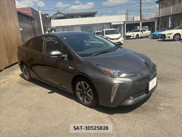 Toyota PRIUS 2019-03 8209601-14
