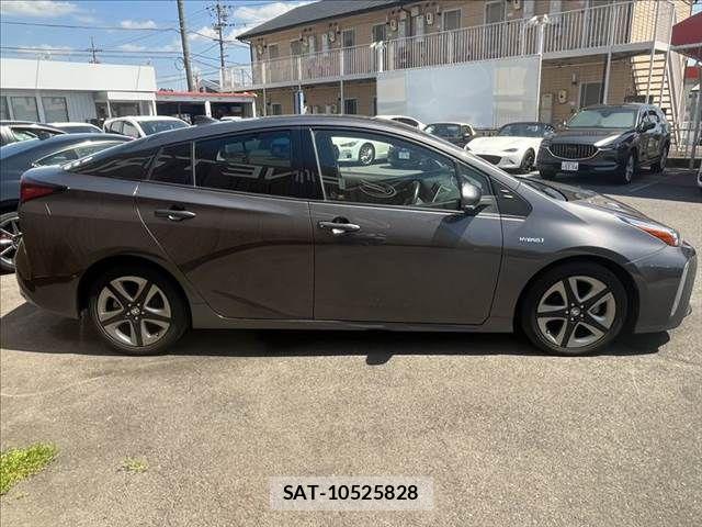 Toyota PRIUS 2019-03 8209601-15