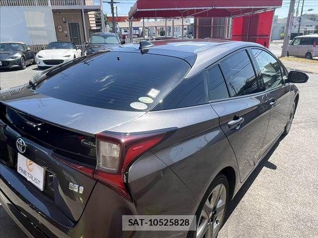 Toyota PRIUS 2019-03 8209601-16