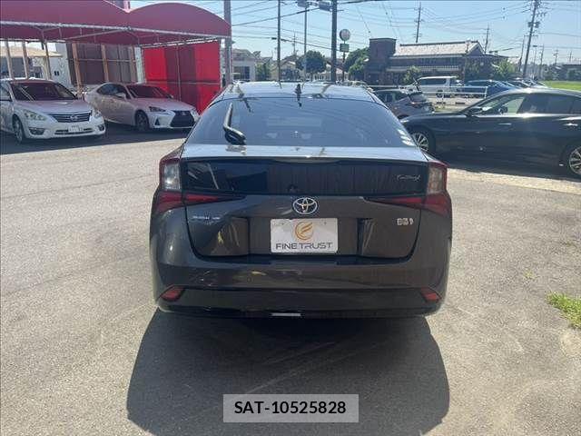 Toyota PRIUS 2019-03 8209601-17