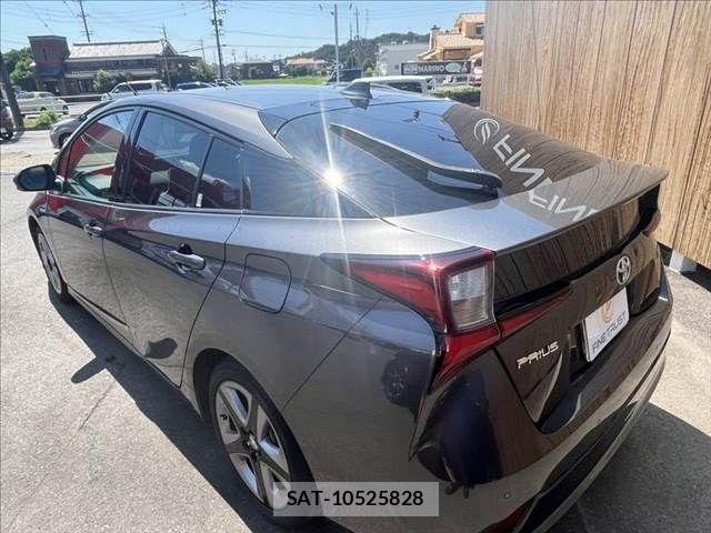 Toyota PRIUS 2019-03 8209601-18