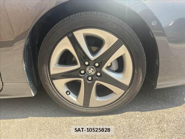Toyota PRIUS 2019-03 8209601-26