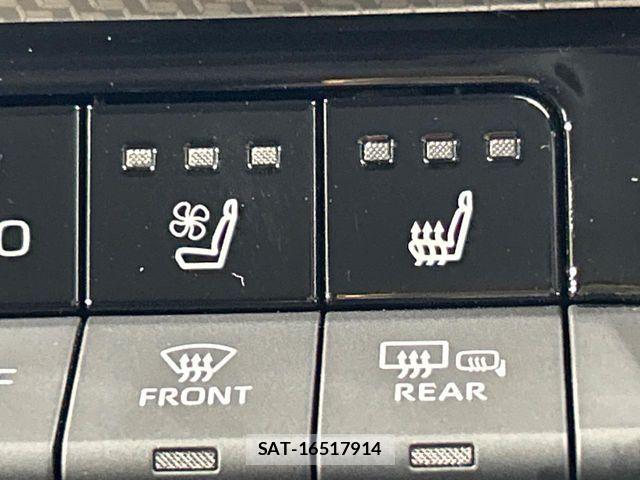 Toyota PRIUS 2023-04 8209576-7