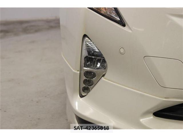 Toyota PRIUS 2016-05 8209614-12
