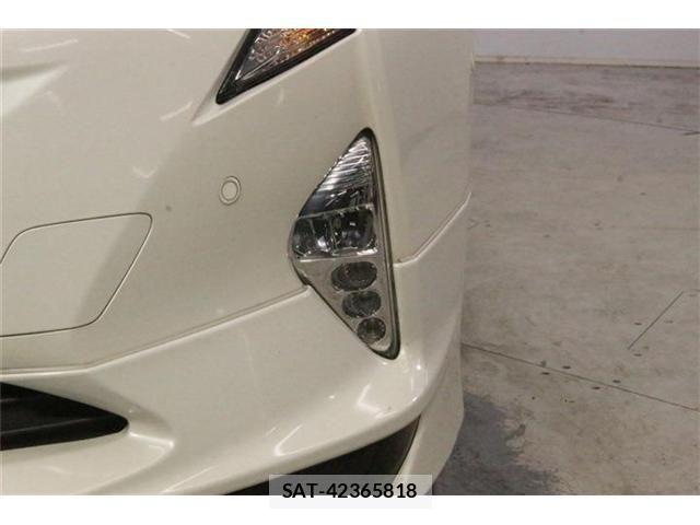 Toyota PRIUS 2016-05 8209614-15