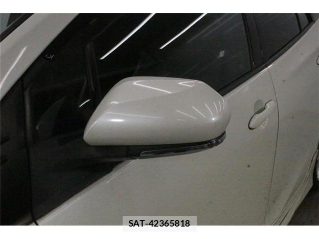 Toyota PRIUS 2016-05 8209614-16