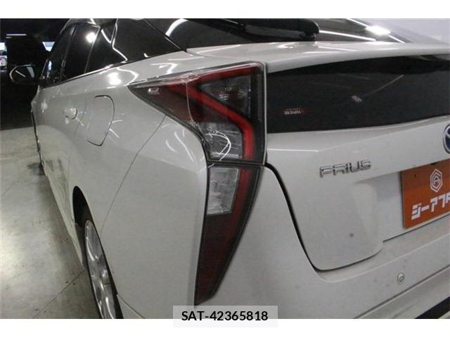 Toyota PRIUS 2016-05 8209614-17