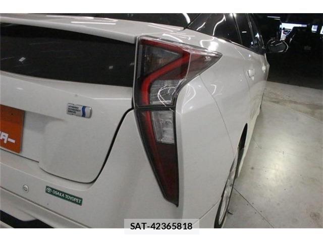 Toyota PRIUS 2016-05 8209614-18