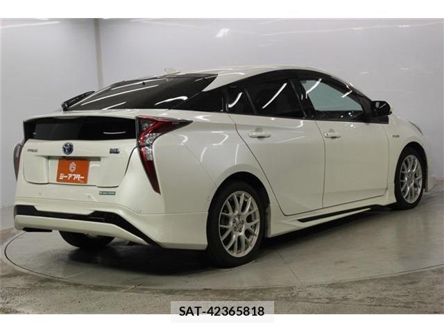 Toyota PRIUS 2016-05 8209614-4