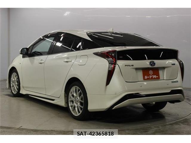 Toyota PRIUS 2016-05 8209614-6