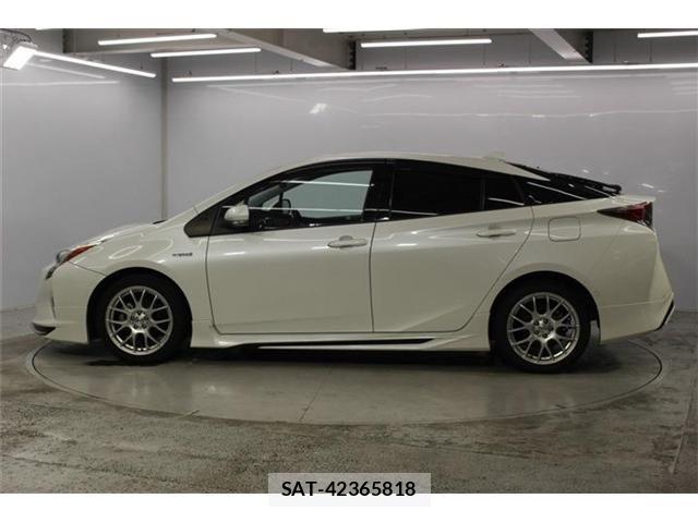 Toyota PRIUS 2016-05 8209614-7