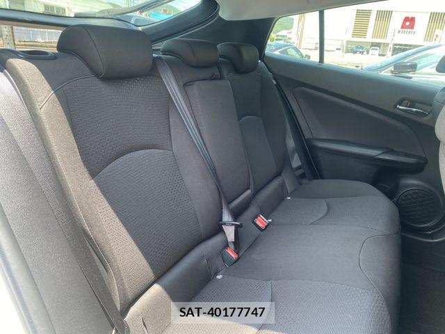 Toyota PRIUS 2019-12 8209630-12