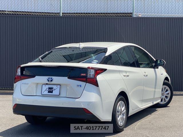 Toyota PRIUS 2019-12 8209630-6