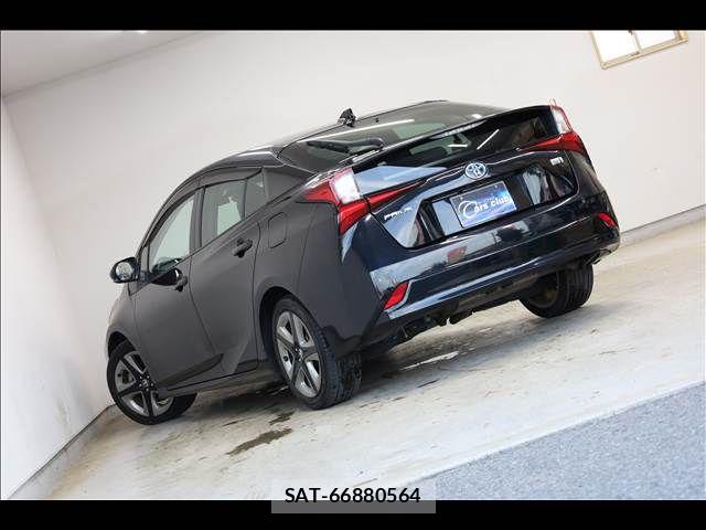 Toyota PRIUS 2021-06 8209603-10