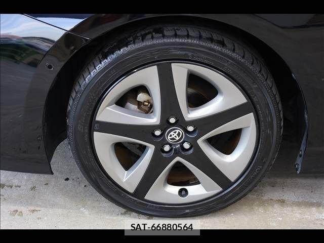 Toyota PRIUS 2021-06 8209603-13