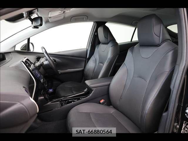 Toyota PRIUS 2021-06 8209603-17