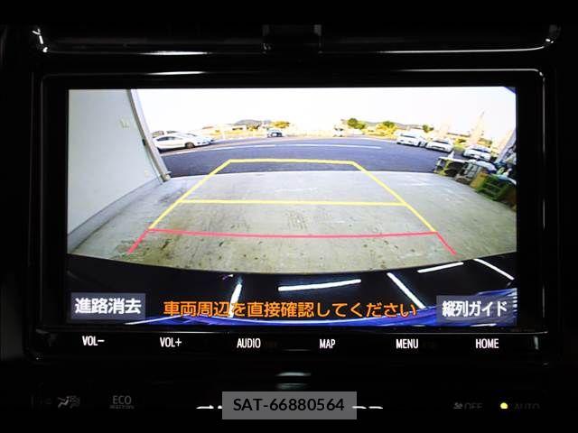 Toyota PRIUS 2021-06 8209603-5