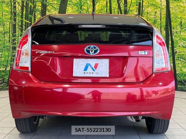 Toyota PRIUS 2015-07 8209641-14