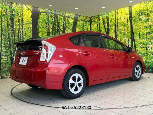 Toyota PRIUS 2015-07 8209641-16