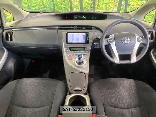 Toyota PRIUS 2015-07 8209641-1