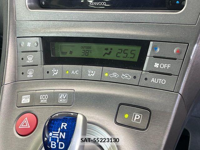 Toyota PRIUS 2015-07 8209641-5