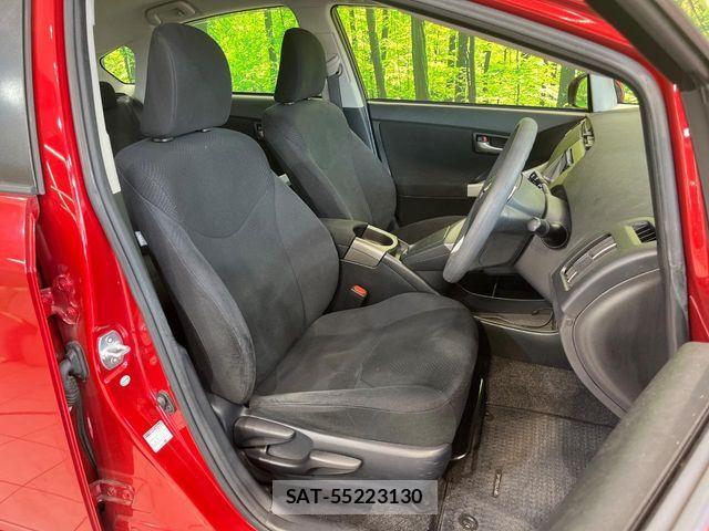 Toyota PRIUS 2015-07 8209641-7