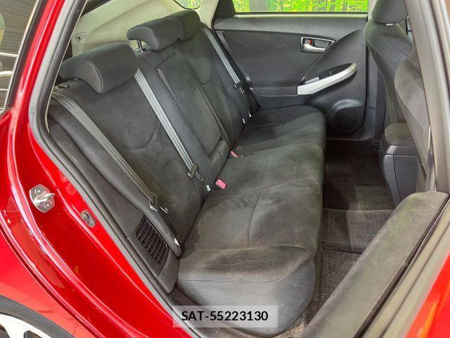 Toyota PRIUS 2015-07 8209641-8