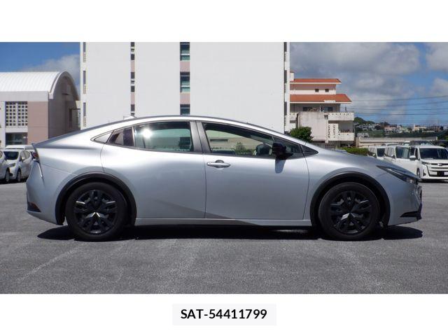 Toyota PRIUS 2023-10 8209592-6